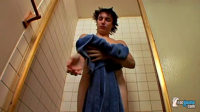 Straight Guy Foot Fun In Bathroom - Blinx