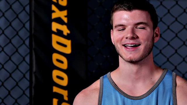 Hunky newbie stroking his dick in outdoor action