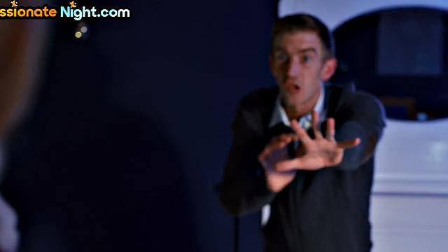 рыжая с большими сиськами и татуированная шлюха трахаются втроем