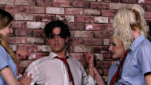 CFNM college chicks suck colleagues in BJ group