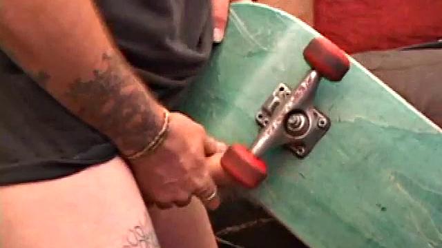 Skater Elijah Beats Off