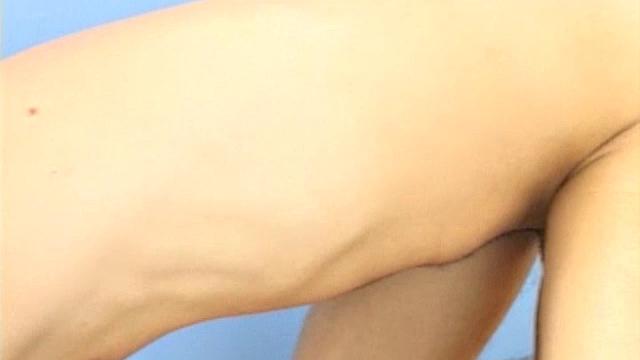 латинский твинг превращает дрочку в фейерверк на пальцах