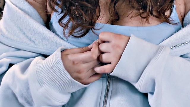 Пышная красотка скачет на члене парня в страстной встрече