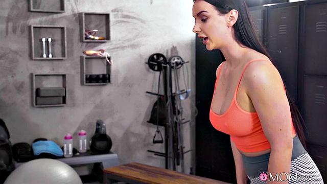 Interracial threesome with MILF