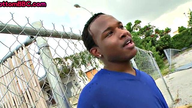 Oiled Nubian bottom banged outdoor by white top