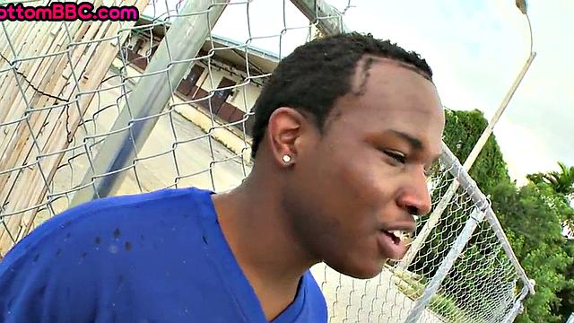 Oiled Nubian bottom banged outdoor by white top