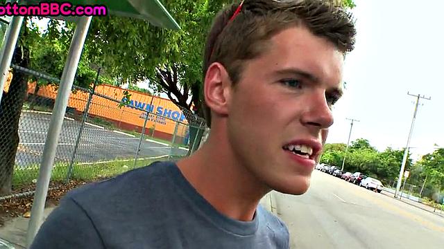 Oiled Nubian bottom banged outdoor by white top