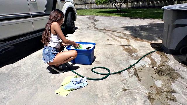 Teen Spinner's Wet Car Wash