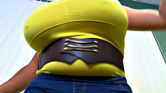 Tits & Tugs With Roxi