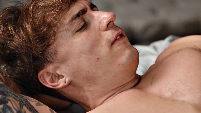 Muscled stud bareback bangs tattooed BF to cumshot