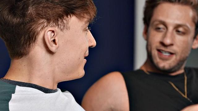 Muscled stud bareback bangs tattooed BF to cumshot