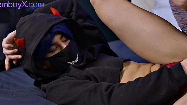 жаркий качок разносит жопу готскому трапу без тормозов