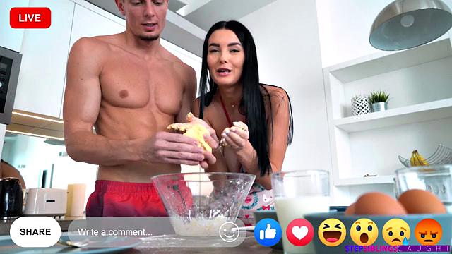 Giving My Stepbro My Muffin - S26:E8