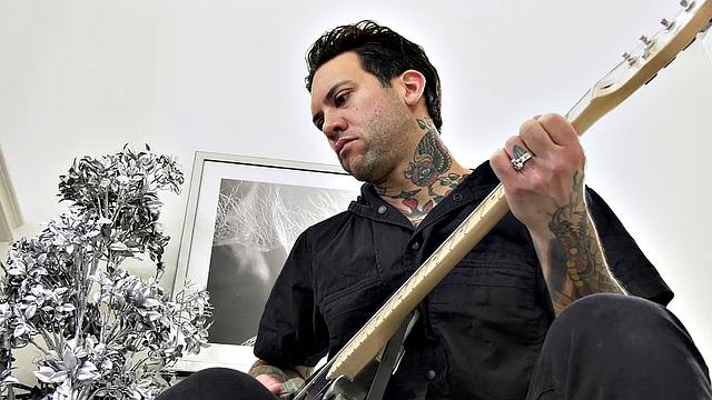 Haley Reed Surprises Rockstar Roomie Small Hands With A Plea For His Cock In Hardcore Anal