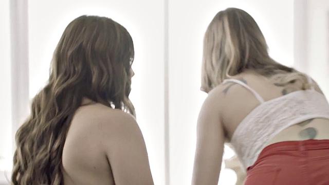 Seductive big ass babes pounded in 3some