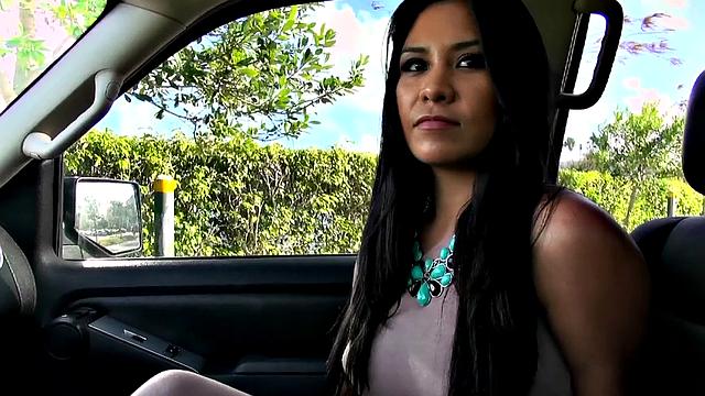 Mature Alejandra gets wild with outdoor fingering and pussy licking