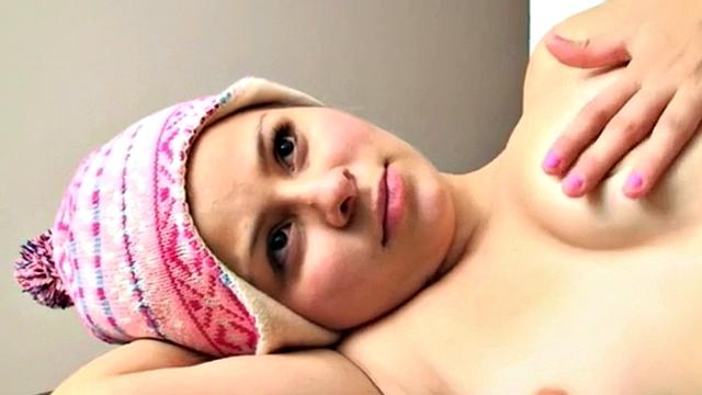 Sammy 18 shows her tight pussy