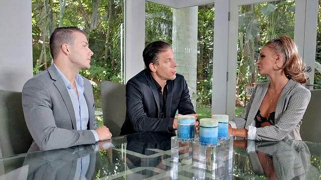 Office babe double penetrated in threesome