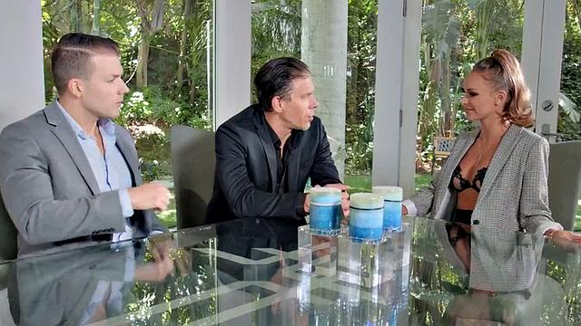 Office babe double penetrated in threesome