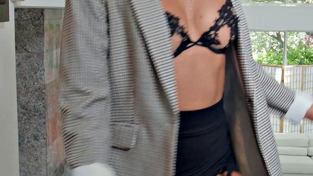 Office babe double penetrated in threesome