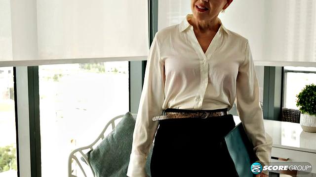 Mom Bobbi Shay wants you to soak with your fire hose