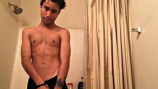 Our featured solo boy of the week is the always popular big dick twink Lucas Prescott. In this solo session, he gets naked in the bath and works that monster of his stiff.