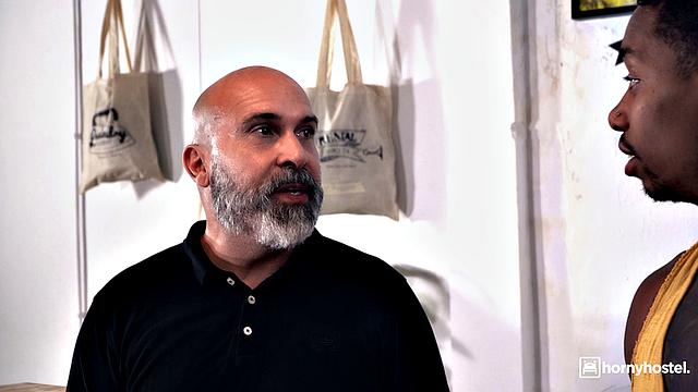 Изголодавшийся Иисус Рейес заказывает пиццу и получает отсос от Юлии Де Лучии в придачу - вот это сервис!