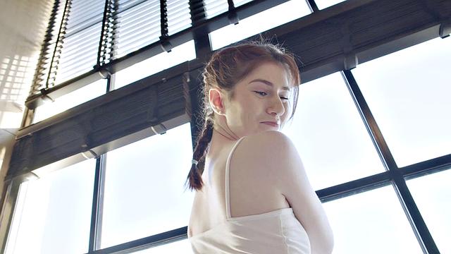 Watch Pearl, the young insatiable, get her hungry pussy pounded on the couch