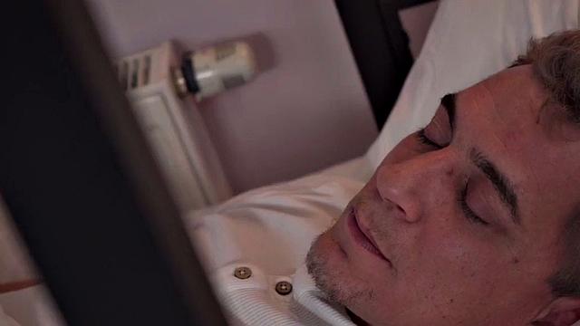 Amateur babe gets pussylicked and rammed by roommate