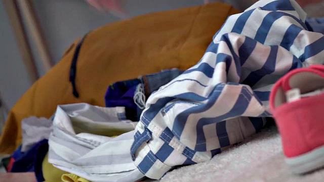 Amateur babe gets pussylicked and rammed by roommate