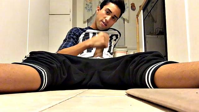 Amateur Twink Lucas Jacking