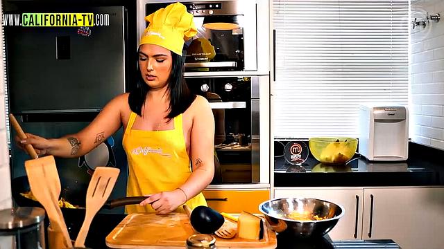 Clara Wellen loses control and sucks her opponent's breasts!