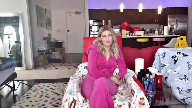 Gettin' Comfy In Dixie's