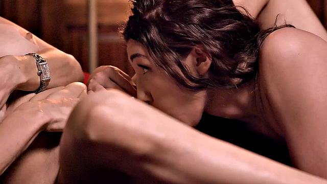 MILF seduced by perverted beauty before eating pussy