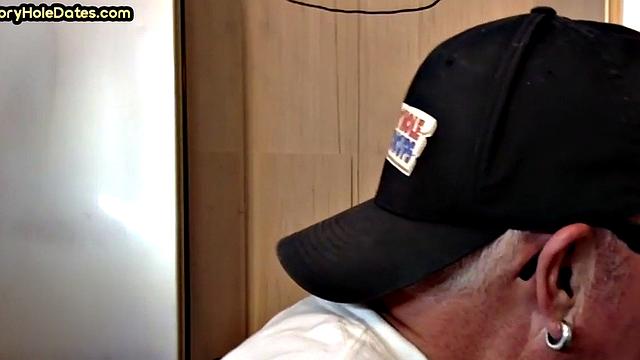 Throating gloryhole DILF eats black cock in closeup