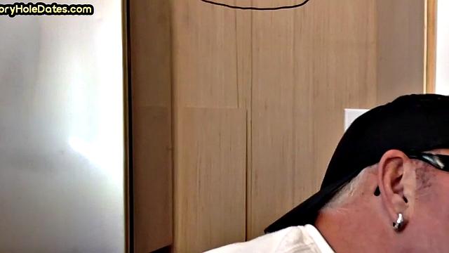 Throating gloryhole DILF eats black cock in closeup