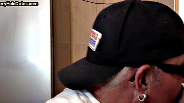 Throating gloryhole DILF eats black cock in closeup