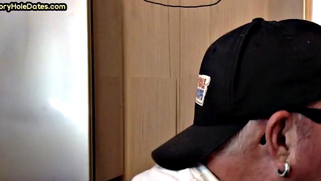 Throating gloryhole DILF eats black cock in closeup