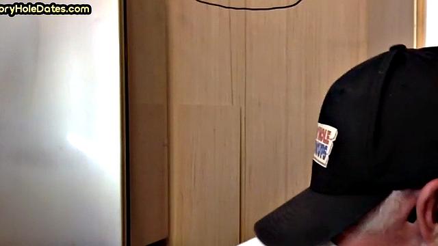 Throating gloryhole DILF eats black cock in closeup