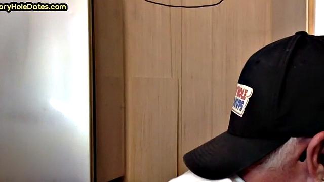 Throating gloryhole DILF eats black cock in closeup