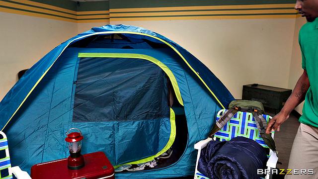 Gloryhole Honeytrap Makes The Pussy<span></span>