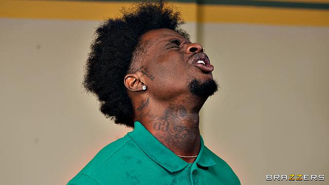 Gloryhole Honeytrap Makes The Pussy<span></span>