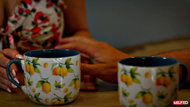 Кики Дэйр заглатывает большой член и шутит про свои таланты