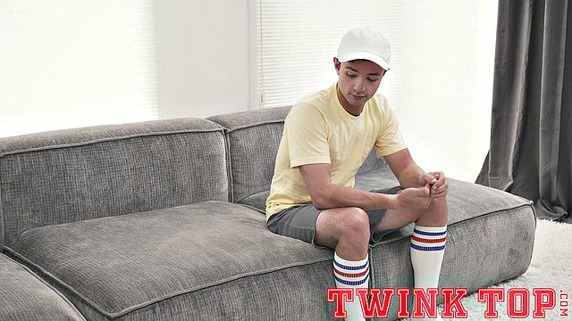 Логан Кросс жарко трахается с волосатым мачо и толстым членом