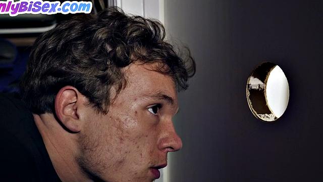 Bisex babe deepthroating in 3way