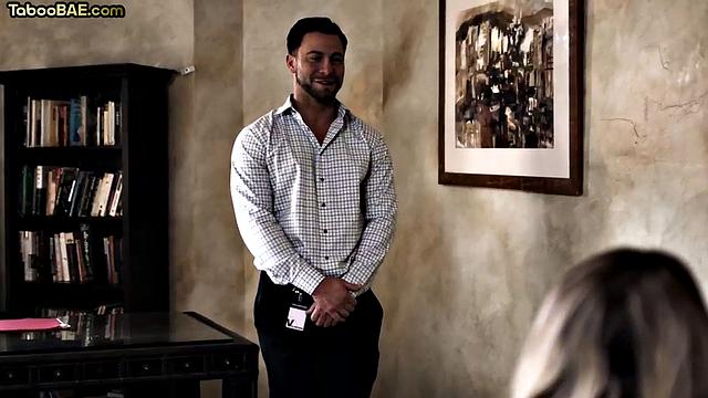 Блондинка с аппетитной жопой страстно ебется после позы 69, не сдерживая стоны.