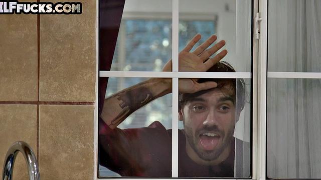 Cockhungry GILF shares cock with ebony babe in kitchen