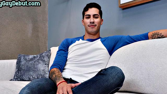 Amateur stud first time jerks and cums after the casting