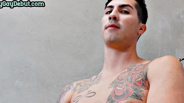 Amateur stud first time jerks and cums after the casting