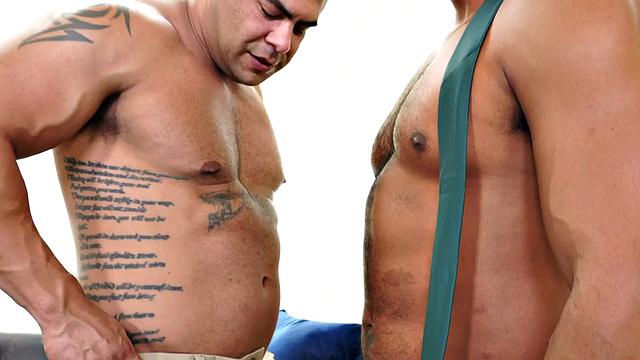 Mesmerized black hunk barebacks massive bottom in ass